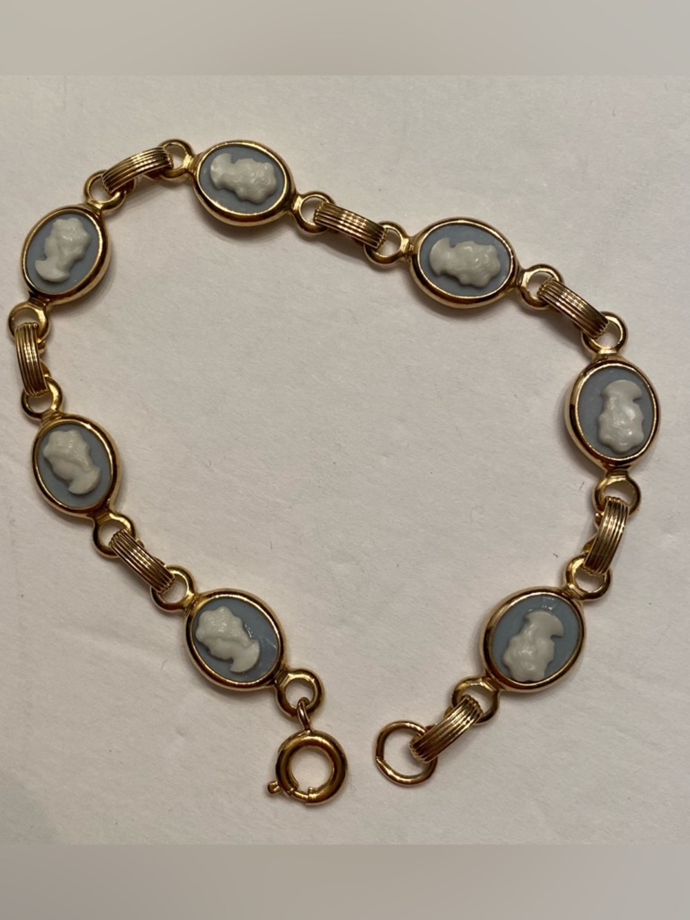 BRACELET VINTAGE GOLD TONE LINKS CAMEOS BLUE WHITE LADY 7.5” Scarab Style